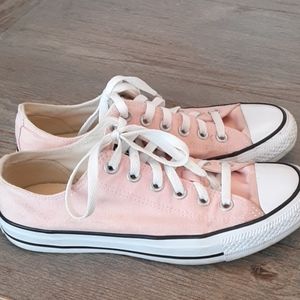 Light pink/ white low top converse shoes